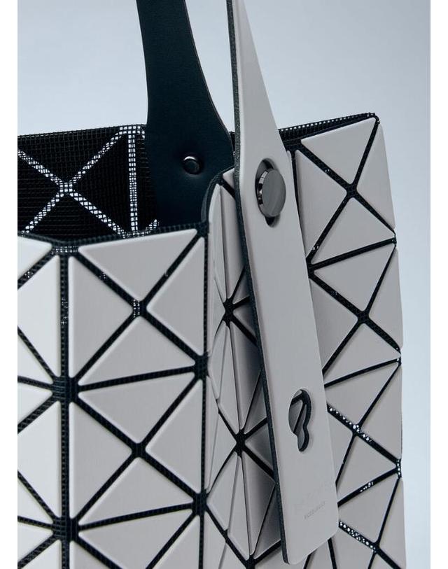 바오바오 [해외직구] 26 FW 바오바오 남성 Prism Matte Tote Bag BB68AG507 11 TP877888334 착용컷