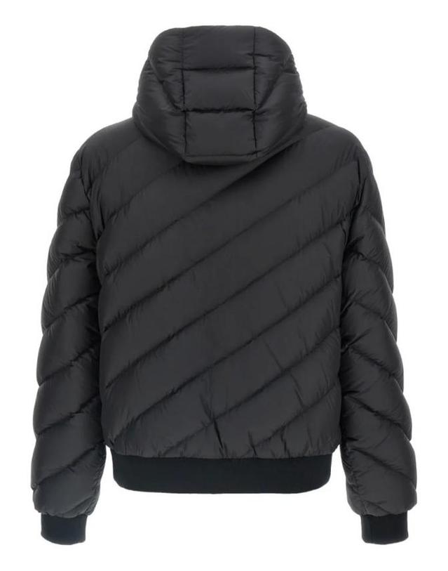 펜디 [해외직구] 26SS Fendi 리버시블 푸퍼 자켓 with 후드 앤 로고 패치 on 프론트 in 블랙 테크 패브릭 for 맨 FAA969AVIFF0GME TP580090187 착용컷