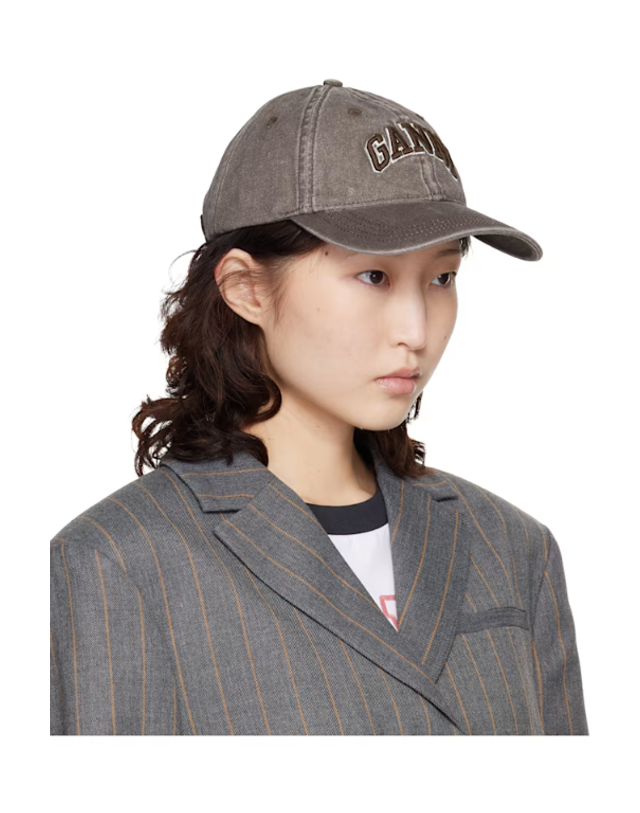 가니 [해외직구] 26 FW 가니 브라운 워싱 캔버스 볼캡 261144F016003 착용컷