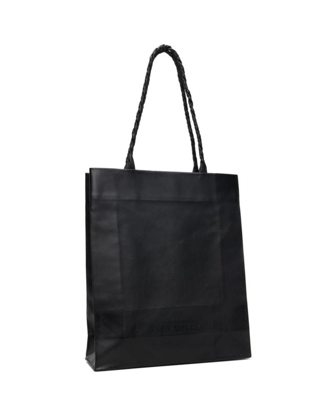 이세이미야케 [해외직구] 26 FW Issey Miyake 블랙 가죽 페이퍼 토트백 262809F048000 착용컷