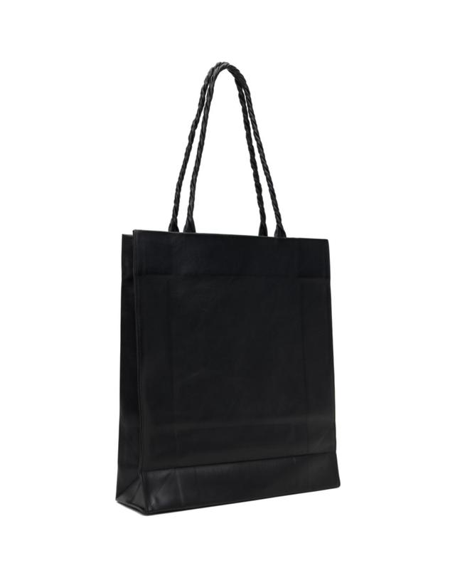 이세이미야케 [해외직구] 26 FW Issey Miyake 블랙 가죽 페이퍼 토트백 262809F048000 착용컷