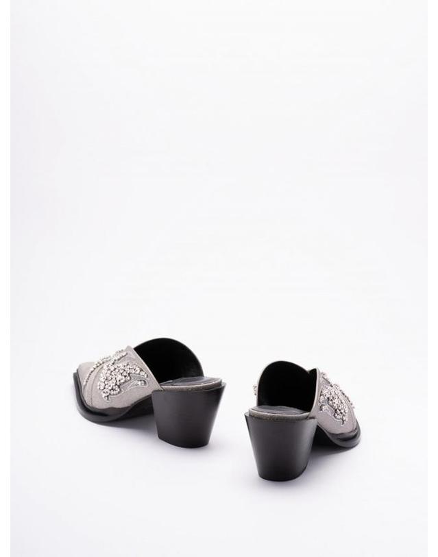 지미추 [해외직구] 24FW 지미 추 뮬 CECEMULEII60MBFSILVER TP580134387 착용컷