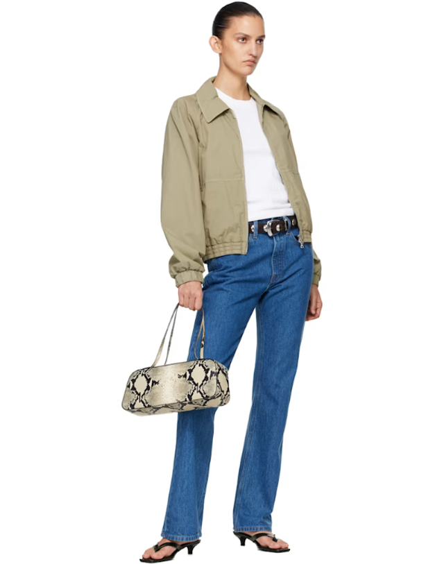 케이트 [해외직구] 26 FW 카이트 베이지 블랙 시모나 숄더백 261914F048020 착용컷