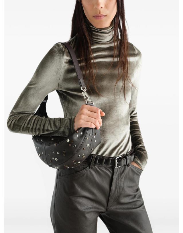 르메르 [해외직구] mini Quiver Clip bag in satellite studded grained buffalo leather 12269059670280 TP725677649 착용컷