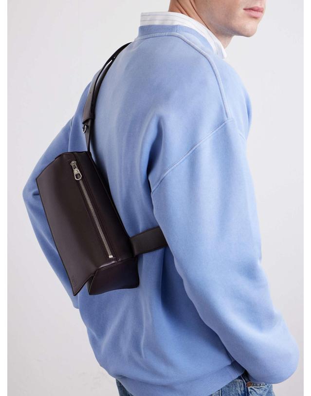 로에베 [해외직구] 26 FW 로에베 브라운 퍼즐 페더라이트 슬링 가죽 벨트 백 TP580476557 착용컷