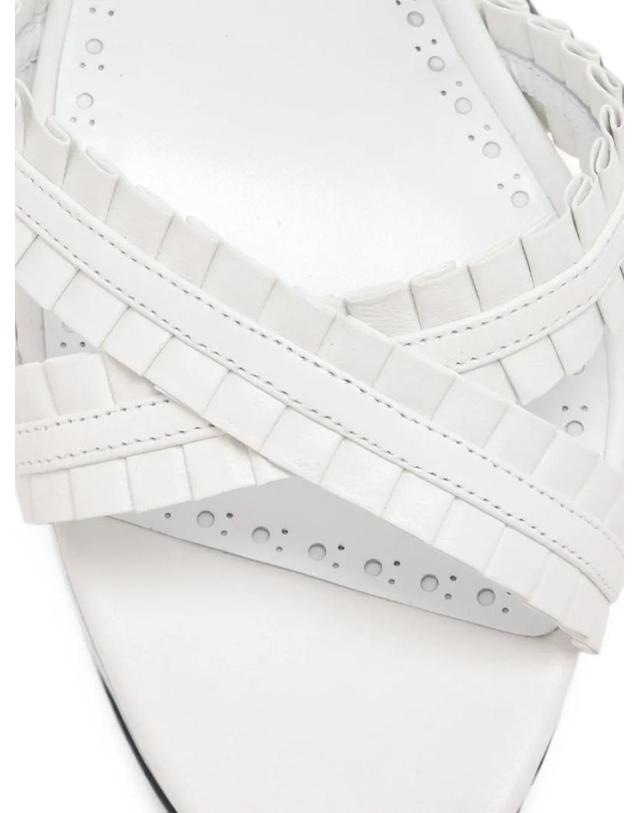 마놀로 블라닉 [해외직구] 26 FW 마놀로 블라닉 Volusan ruffled leather sandals 22621470006 TP459432877 착용컷
