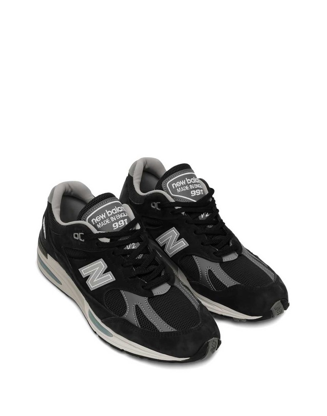 뉴발란스 [해외직구] 26SS 뉴 밸런스 991 스니커즈 in 블랙 suede U991BK2BLK TP576919732 착용컷