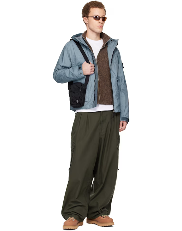 스톤아일랜드 [해외직구] 26 FW 스톤아일랜드 블랙 9200015 코팅 나일론 메탈 닐 메신저백 261828M170002 착용컷