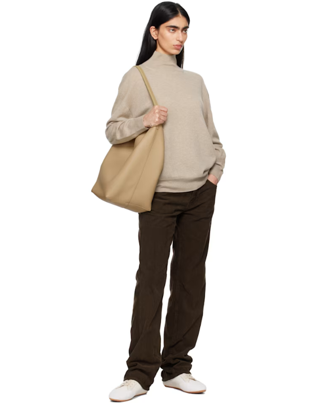 더 로우 더로우 [해외직구] 26 FW 더로우 베이지 라지 파크 토트백 251359F049026 착용컷