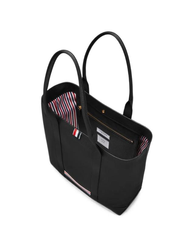 톰브라운 [해외직구] 26 FW 톰브라운 Vertical tool tote in soft pebble grain leather UAG267AL0105 TP458147425 착용컷