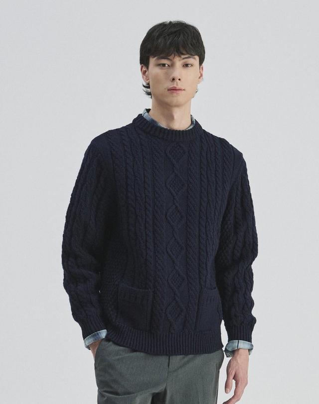 건지울른스 건지울른스 셔틀랜드울 아란 포켓 스웨터 - 네이비 착용컷
