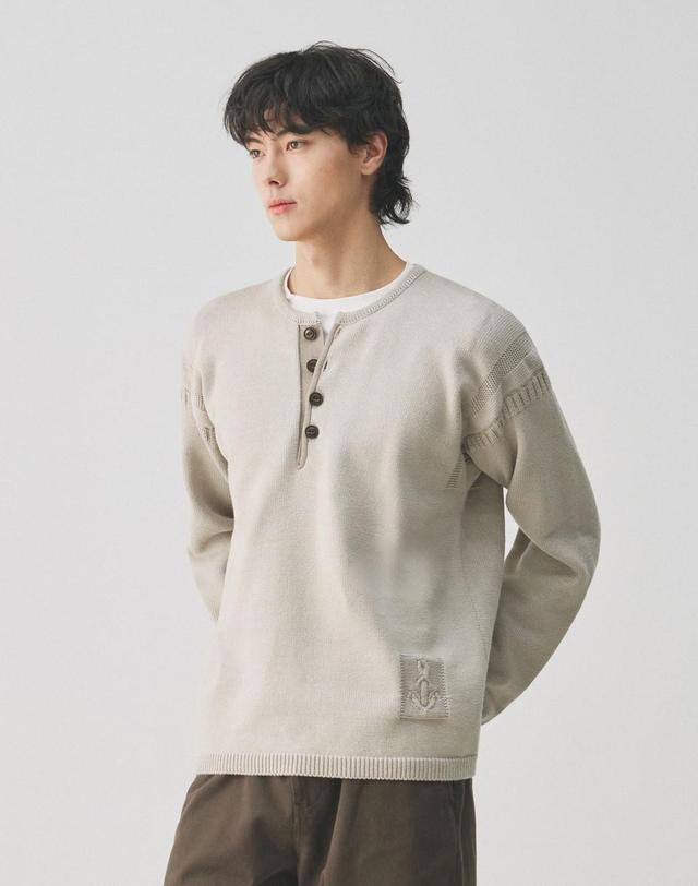 건지울른스 건지울른스 헤비코튼 파이핑 헨리넥 스웨터 - 애쉬 베이지 착용컷
