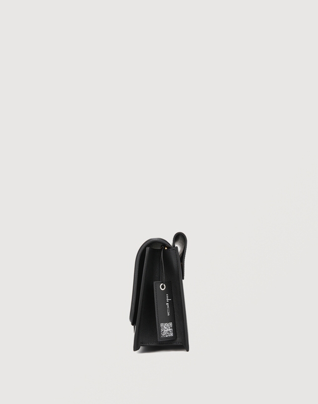 코드그린 Scarf Strap Nest Bag (Black) 착용컷