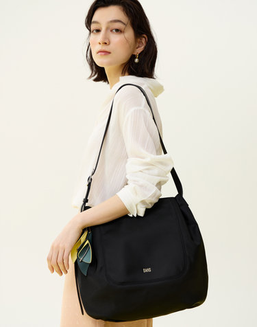 [MISTY FLOWER] 블랙 플라워 참장식 나일론 호보형 숄더백L