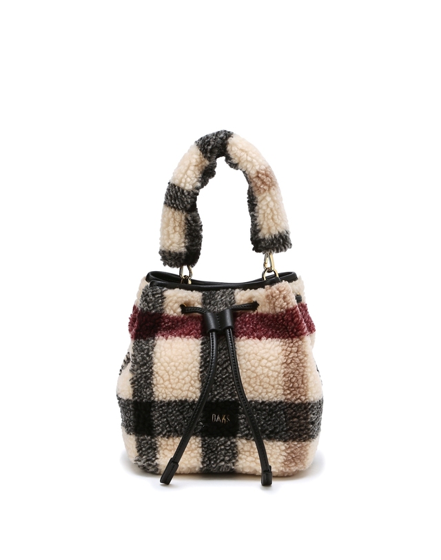닥스 액세서리 [CHECK FUR] 베이지 체크 에코퍼 버킷백 착용컷