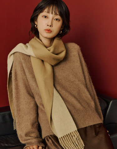 아이보리 로고패치 캐시미어 머플러