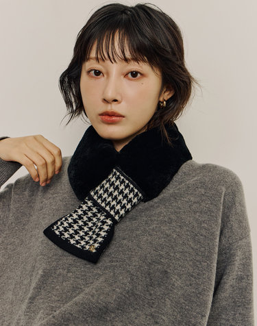 블랙 하운드체크 모피 머플러