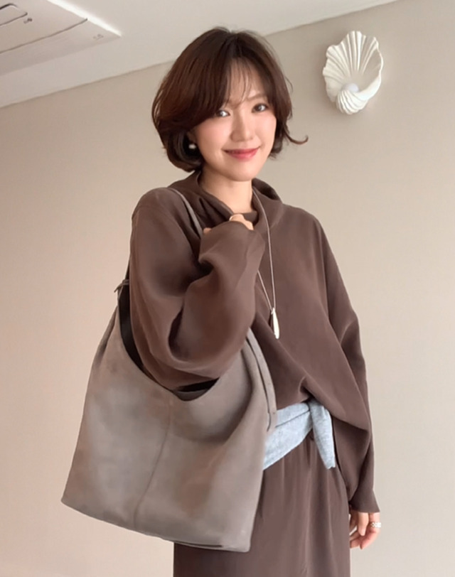 닥스 액세서리 [inni_onni 정인 PICK] 에버딘 스웨이드 토프베이지 숄더백