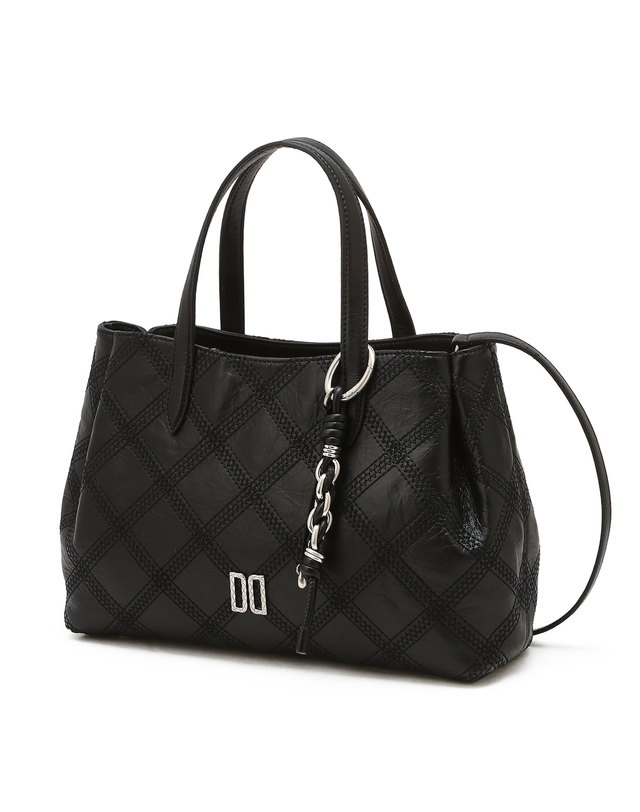 닥스 액세서리 [QUILTED BLOOM] 블랙 DD로고 소가죽 토트백 착용컷