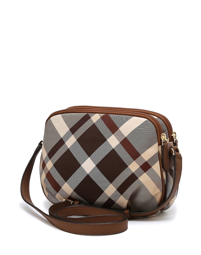 닥스 액세서리 [TARTAN CHECK JQD] 브라운 체크 가죽배색 자카드 크로스백 착용컷