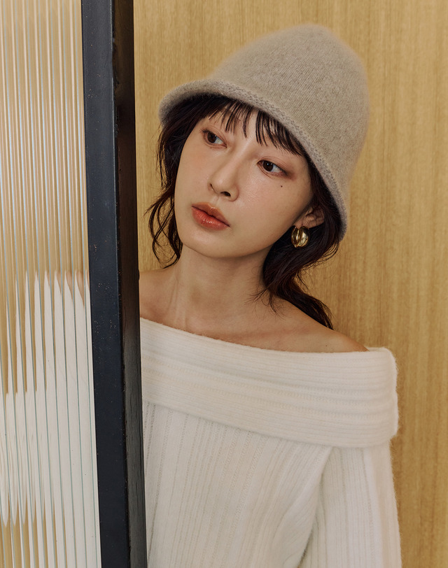 닥스 액세서리 [캐시미어100] 그레이쉬 아이보리 캐시미어 클로슈햇 착용컷