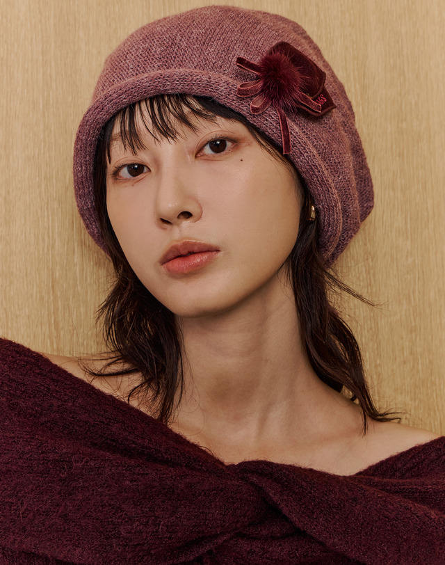 닥스 액세서리 [신상][브로치]바이올렛 닥스 코사지 꽃 브로치 모자 밝은 바이올렛 착용컷