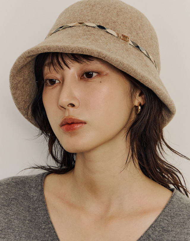 닥스 액세서리 [신상]베이지 체크스트랩 울 클로슈햇 착용컷