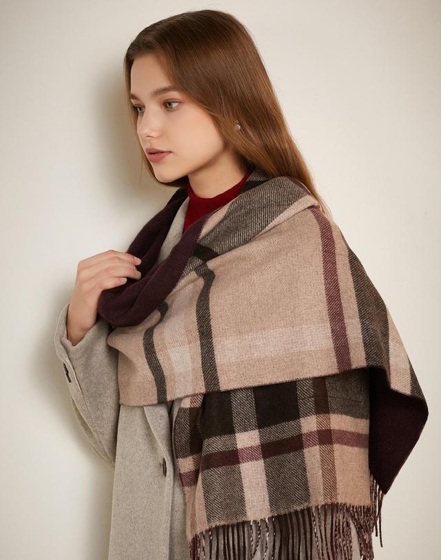 닥스 액세서리 [숄가디건][DAKS MUFFLER][캐시미어100][OVERSIZE] 버건디 체크 캐시미어100% 양면 숄겸용 포켓 머플러 와인 착용컷