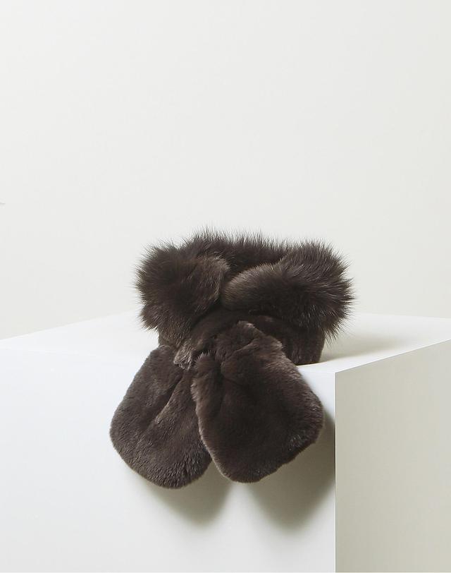 닥스 액세서리 [DAKS MUFFLER][DAKS FUR]여성 다크 그레이 와이드 폭스퍼 머플러 진한 그레이 착용컷