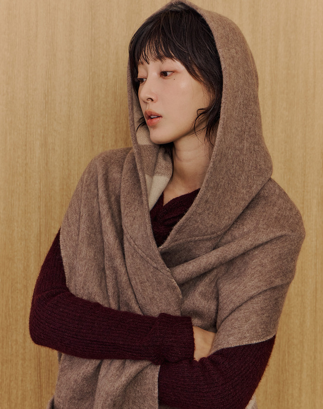 닥스 액세서리 [캐시혼방] 베이지 멜란지 울캐시미어혼방 머플러 착용컷