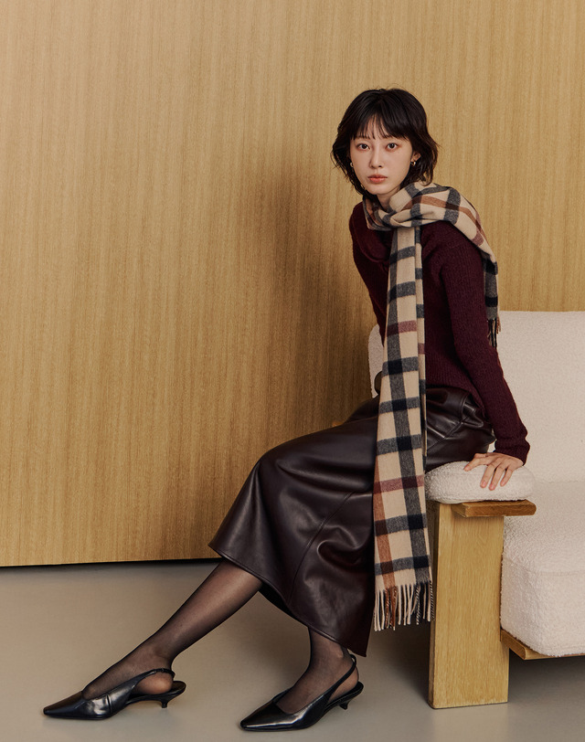 닥스 액세서리 [DAKS MUFFLER][캐시미어100][목도리] 남녀공용 브라운 체크 캐시미어100% 머플러 착용컷