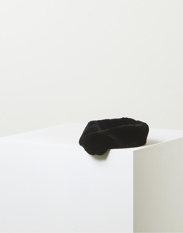 닥스 액세서리 [DAKS MUFFLER][DAKS FUR]여성 블랙 렉스퍼 머플러 착용컷