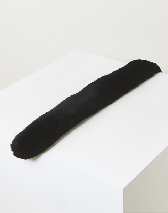 닥스 액세서리 [DAKS MUFFLER][DAKS FUR]여성 블랙 렉스퍼 머플러 착용컷