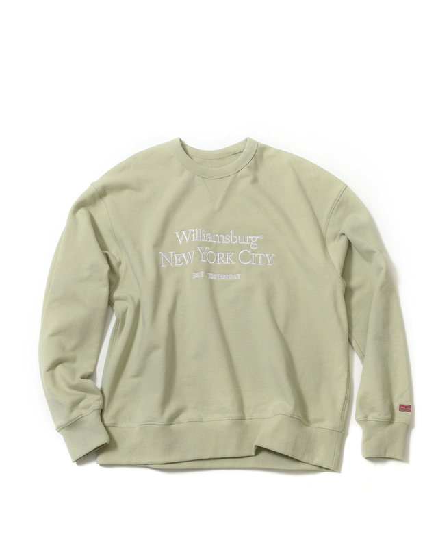 윌리엄스버그 뉴욕시티 Classic Logo Needlework Sweat Shirt_Light Green 밝은연두 착용컷