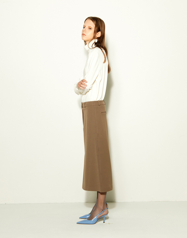 에스더블류앤엘시원리 에스더블류앤엘 시원리 Front pleated midi skirt Kaki 카키 착용컷
