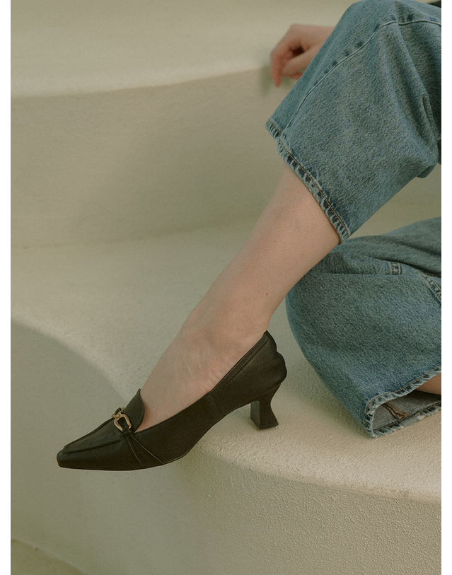 케리제이드 Wave Chain Loafer_Black 블랙 착용컷