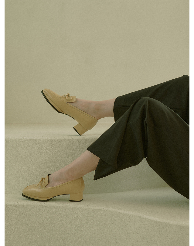 케리제이드 Ribbon Point Loafer_Butter 착용컷