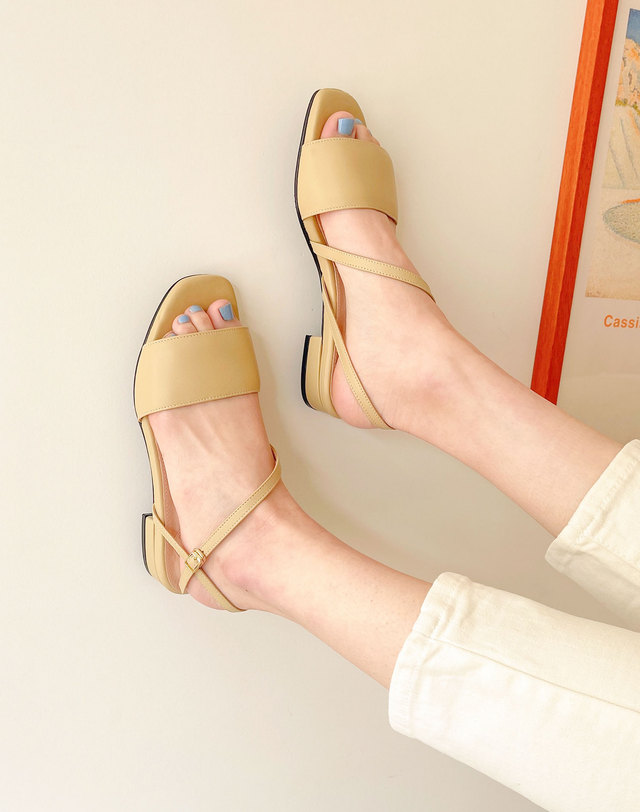 베티아노 [VETIANO 베티아노] ﻿에븐 사선 플랫 샌들 3C / Even diagonal flat sandals 3C 착용컷