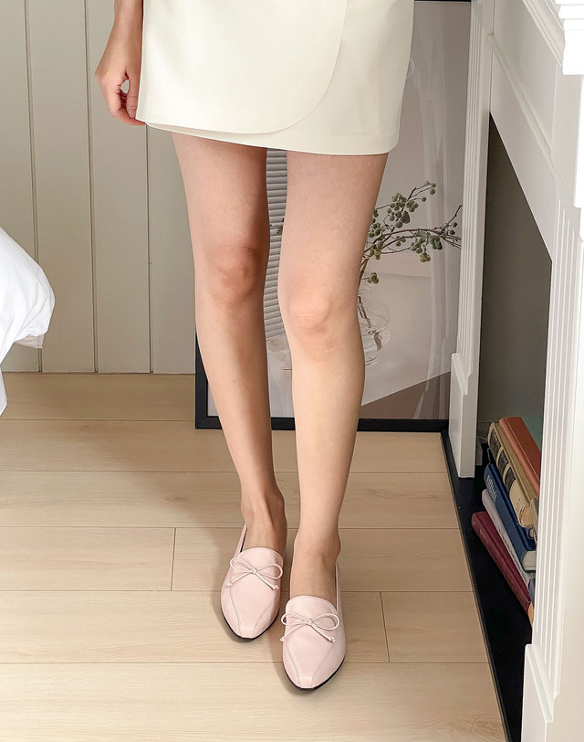 베티아노 [VETIANO 베티아노] 스톡홀롬 리본 포인티드 로퍼 4color / Stockholm Ribbon Pointed Loafers 4color 착용컷