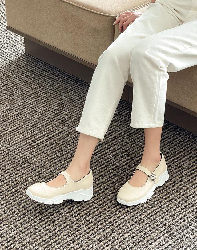 베티아노 [VETIANO 베티아노] 말롬 스트랩 메리제인 플랫 스니커즈 3color / Malom Strap Mary Jane Flat Sneakers 3color 착용컷