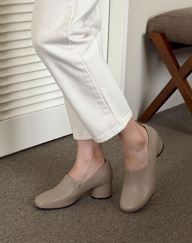 베티아노 [VETIANO 베티아노] 렌토 소가죽 커브라인 힐 / Lento Cow Leather Curveline Heel 착용컷