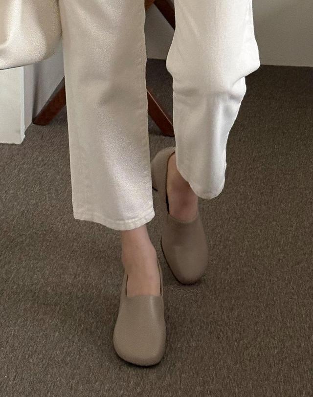 베티아노 [VETIANO 베티아노] 렌토 소가죽 커브라인 힐 / Lento Cow Leather Curveline Heel 착용컷