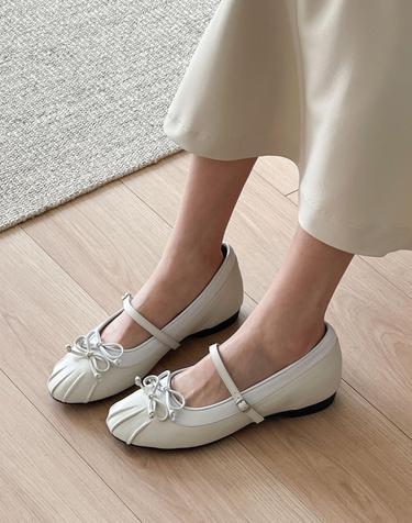 [VETIANO 베티아노] 리본드 더블 메리제인 _ 라운드 양가죽 플랫 /  Ribboned Double Mary Jane _ Round Sheepskin Flat
