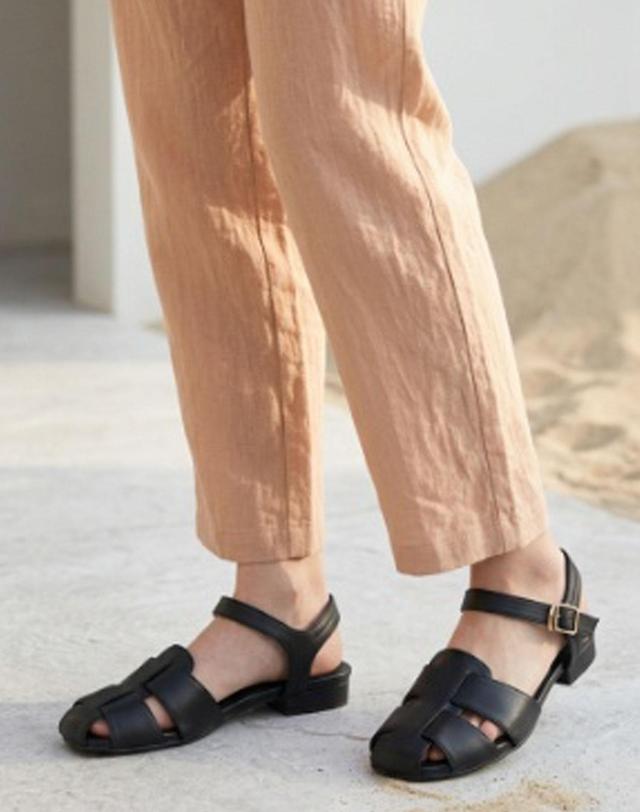베티아노 [VETIANO 베티아노] 멜로우 크로스 스트랩 샌들 / Mellow Cross Strap Sandal 착용컷