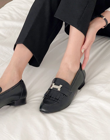[VETIANO 베티아노] H장식 태슬 로퍼 BLACK / H embellished tassel loafers BLACK