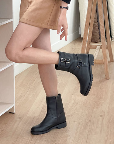 [VETIANO 베티아노] 에스메 투버클 앵클부츠 Black /  Esme Two Buckle Ankle Boots Black