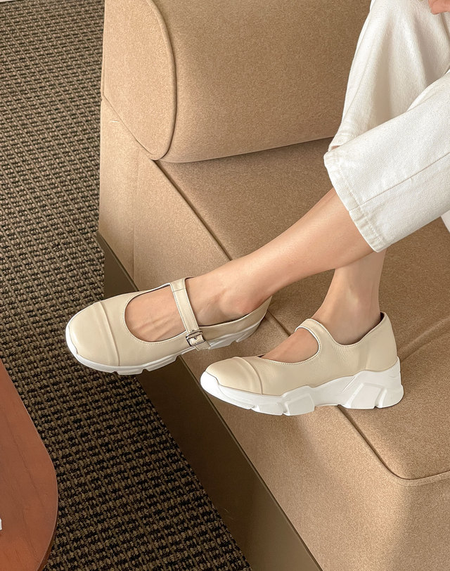 베티아노 [VETIANO 베티아노] 말롬 스트랩 메리제인 플랫 스니커즈 3C / Malom Strap Mary Jane Flat Sneakers 3C 착용컷