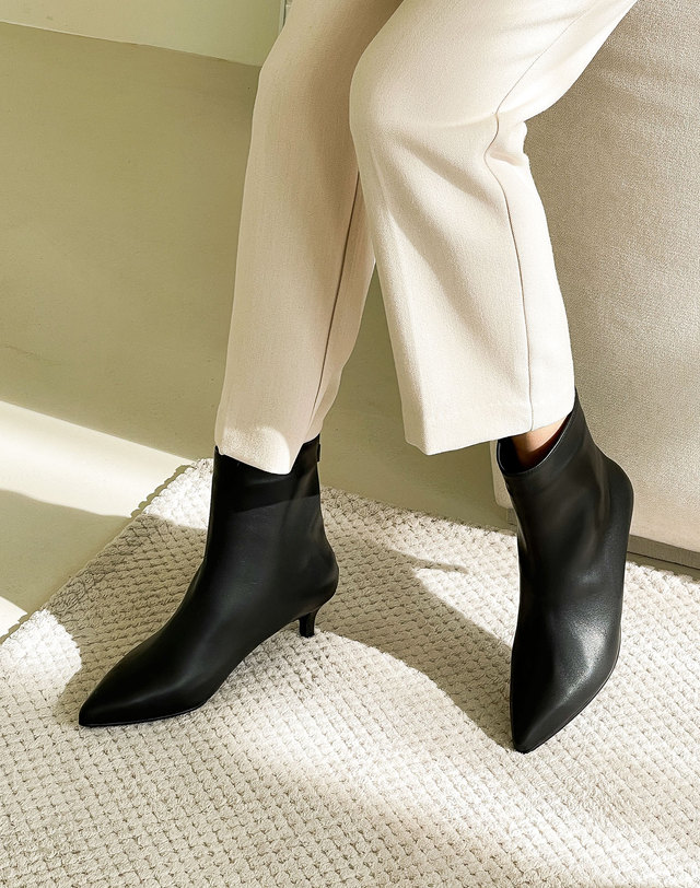 베티아노 [VETIANO 베티아노] 마인 포인티드 소가죽 앵클부츠 2C / Mine Pointed Cowhide Ankle Boots 2C 블랙 착용컷