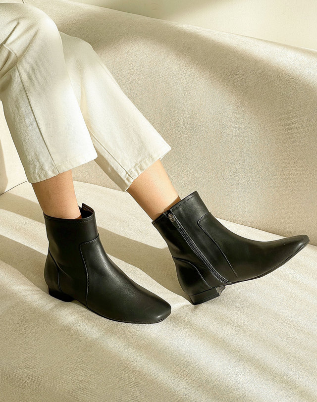 베티아노 [VETIANO 베티아노] 리오페 스퀘어 앵클부츠 2C / Liope Square Ankle Boots 2C 블랙 착용컷