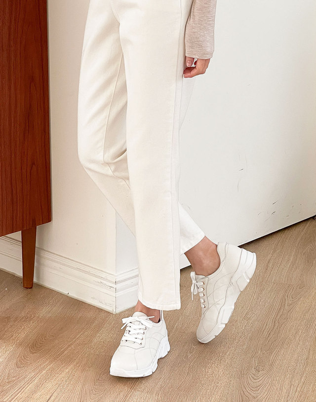 베티아노 [VETIANO 베티아노] 티모시 데일리 가죽스니커즈 2C / Timothy Daily leather sneakers 2C 화이트 착용컷